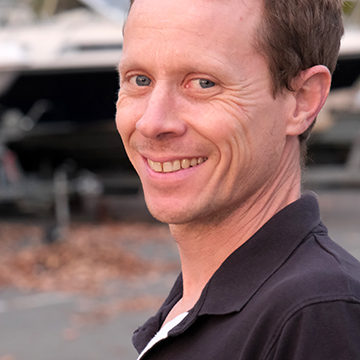 Gaël A propos Gaël entretient et répare les bateaux, et effectue des opérations de dépannage technique des plaisanciers. Ces missions principales sont de Manutentionner des bateaux Entretenir et réparer les coques et les ponts des bateaux de plaisance Gréer et accastiller les bateaux de plaisance Conseiller les clients et établir des devis de réparations.